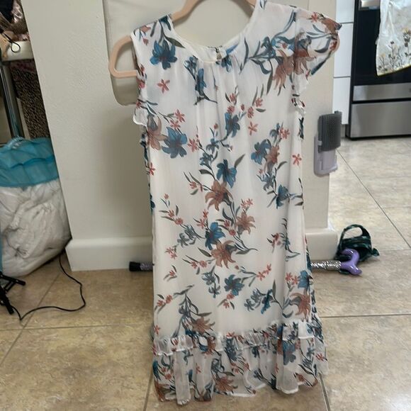 CeCe expressive lilies with flutter sleeve dress and soft ecru - Picture 2 of 8